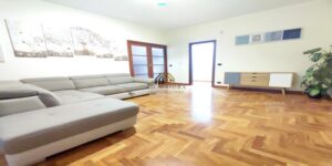 ad-maiora-immobiliare-soluzione-indipendente-tre-livelli-con-tavernetta-e-giardino